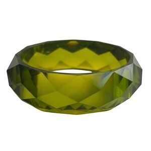 Vintage Lucite Facet Carved Bangle Bracelet in Transparent Green